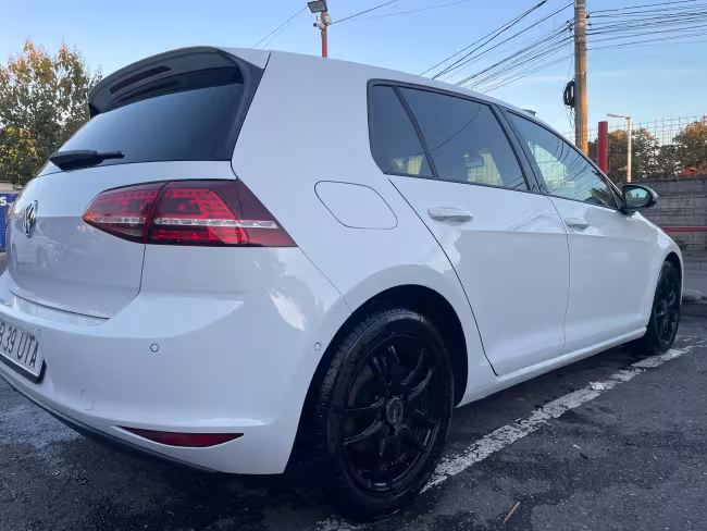 Volkswagen Golf VII 2015 mașină de închiriat București